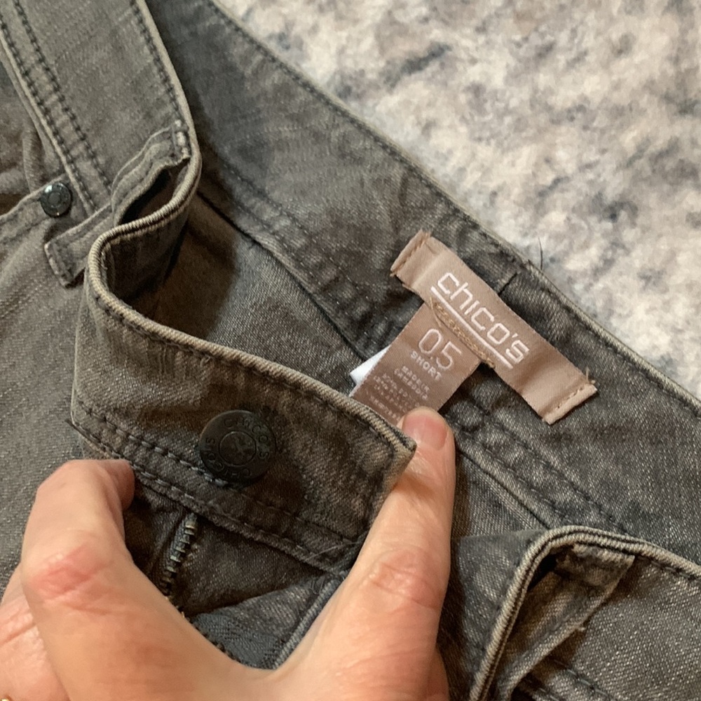 Chicos .5 equivalent to a size 6 grey jeans - Picture 4 of 5